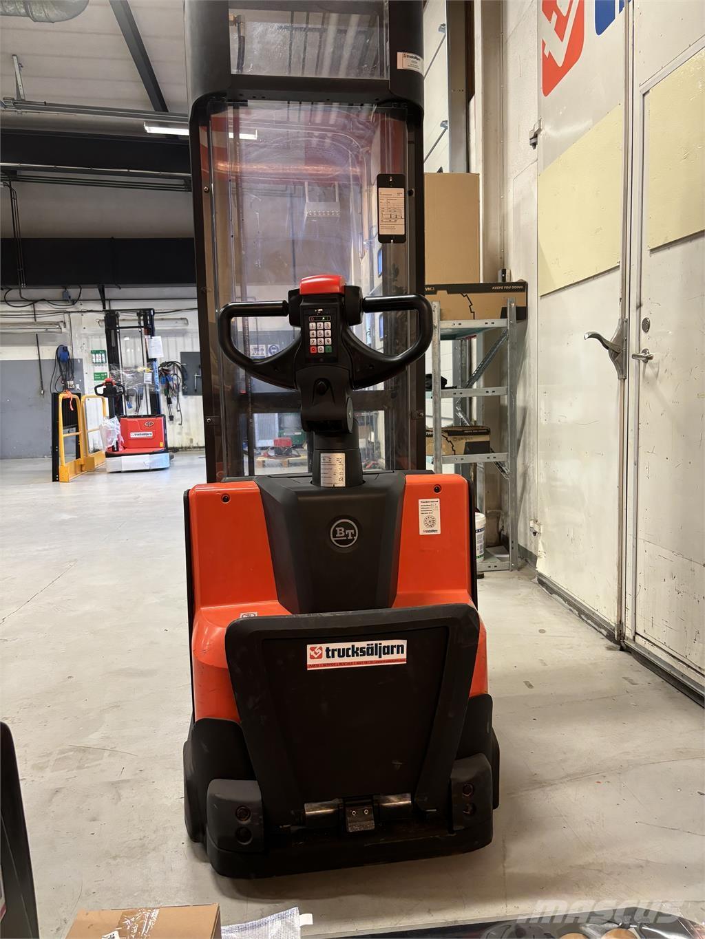 Toyota SWE120 Ajettavat pinoamisvaunut