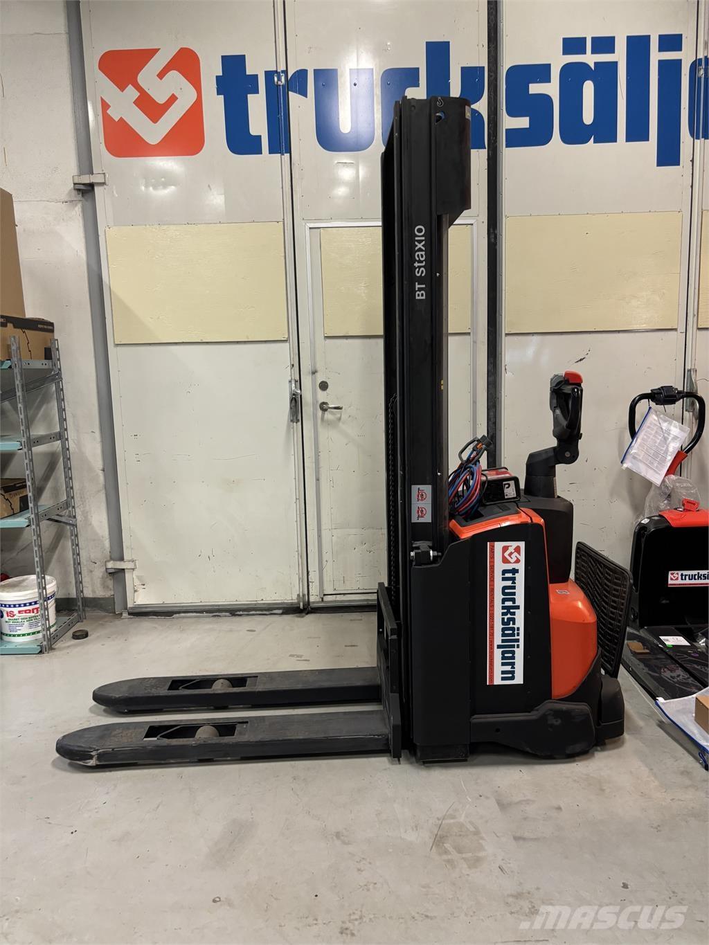 Toyota SWE120 Ajettavat pinoamisvaunut