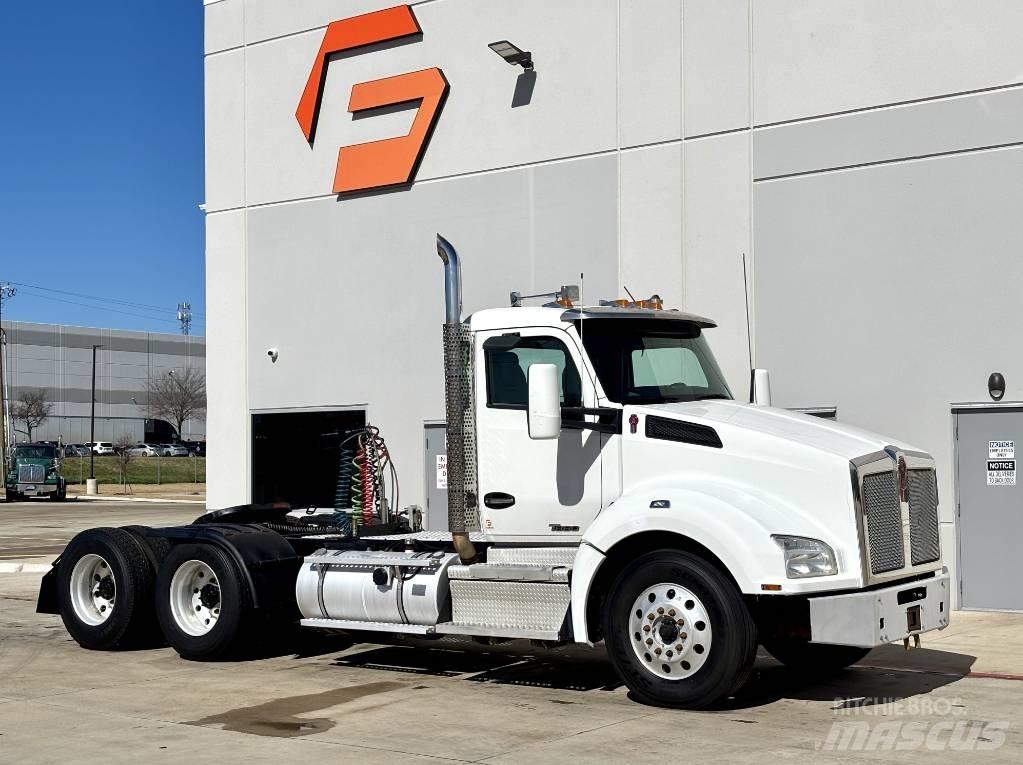 Kenworth T 880 Vetopöytäautot
