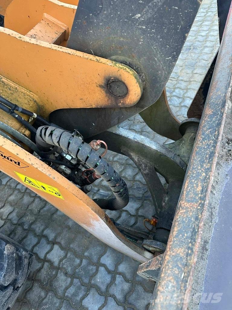 CASE 321 F Pyöräkuormaajat