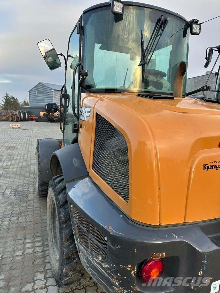 CASE 321 F Pyöräkuormaajat