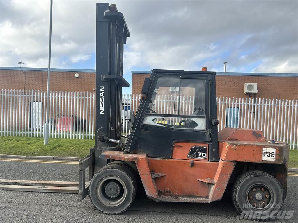 Nissan ZWF05H70U Dieseltrukit