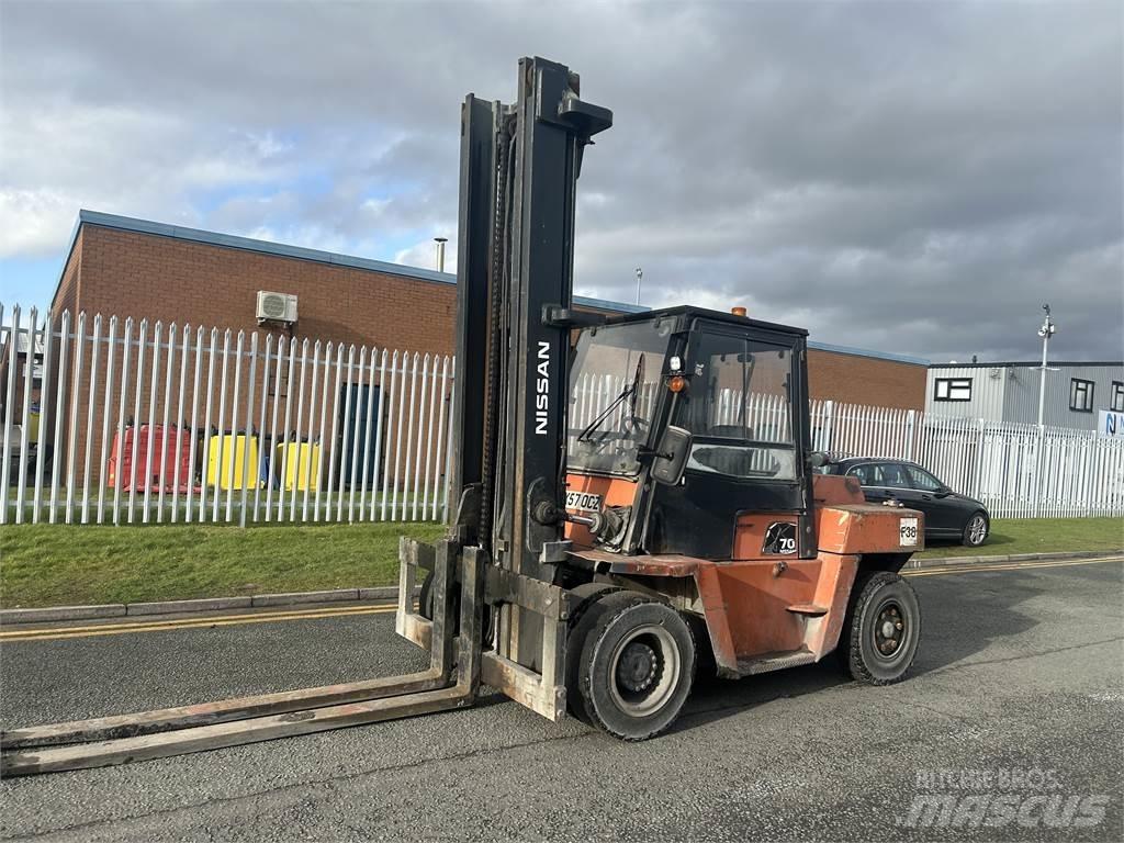 Nissan ZWF05H70U Dieseltrukit