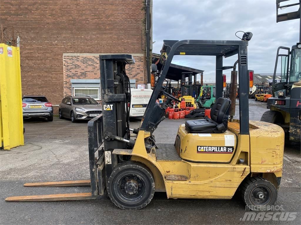 CAT DP25K Dieseltrukit