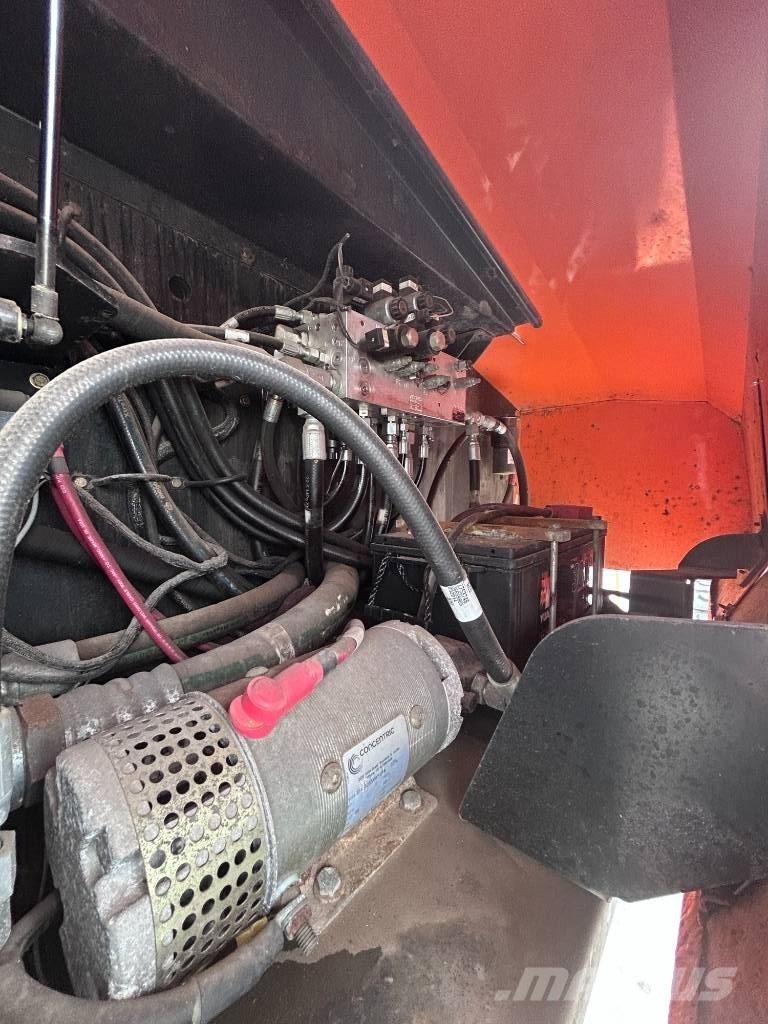 JLG 1500 SJ Teleskooppipuominostimet