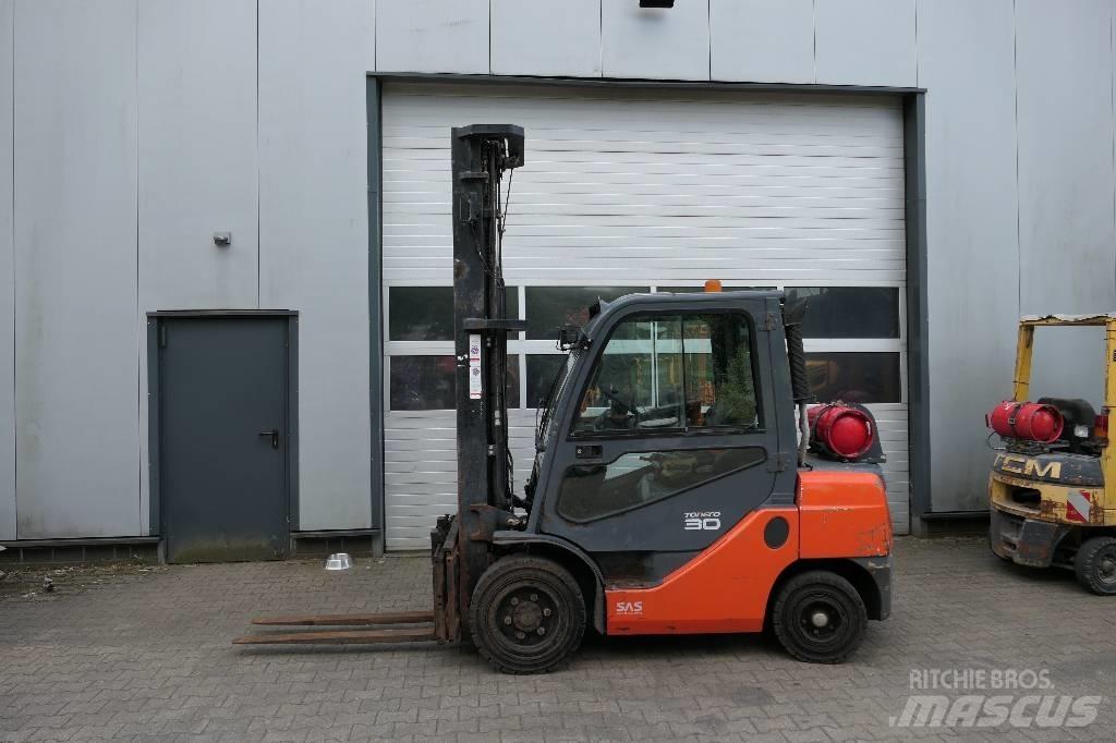 Toyota 02-8 FGF 30 Nestekaasutrukit