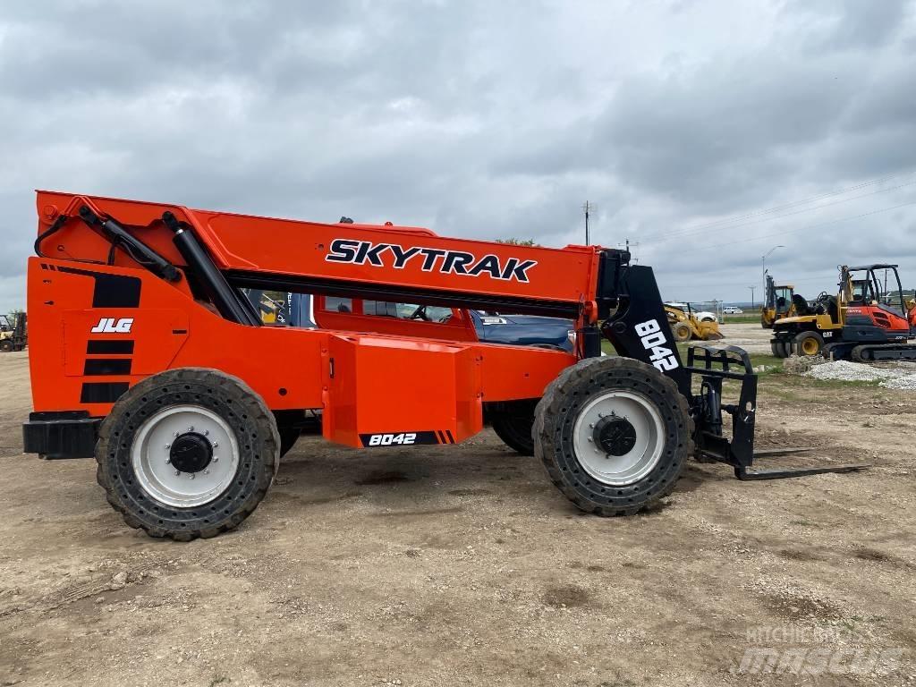 SkyTrak 8042 Kurottajat