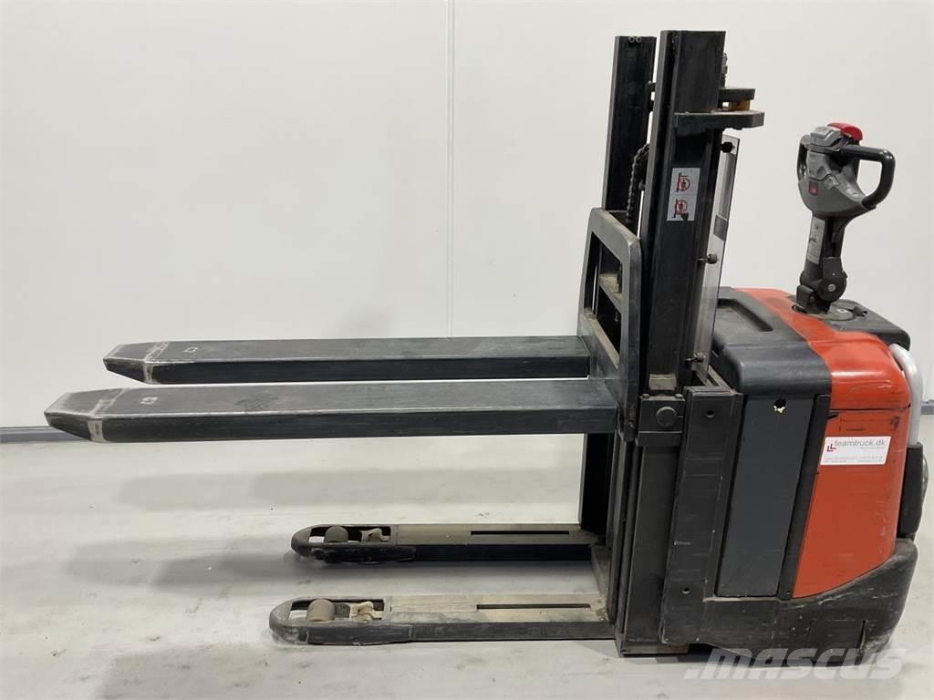 BT SPE125L Ajettavat pinoamisvaunut