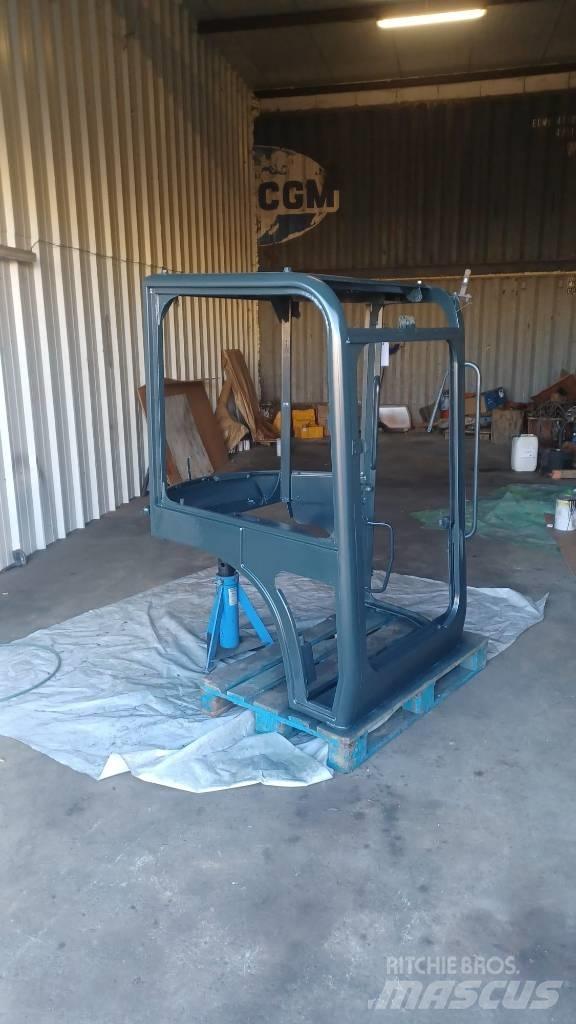 Yanmar Vio 45 Ohjaamo ja sisusta