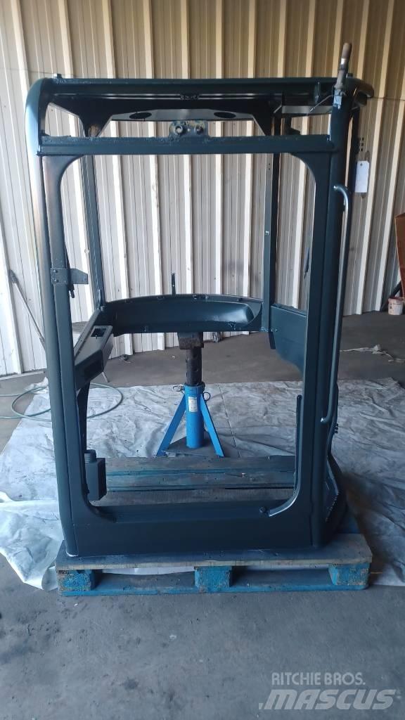 Yanmar Vio 45 Ohjaamo ja sisusta