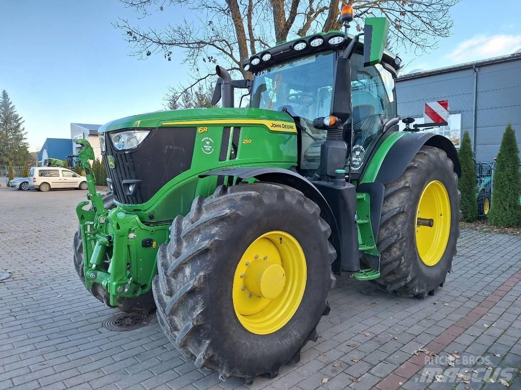John Deere 6R250 Traktorit