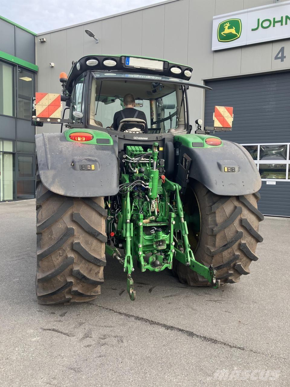 John Deere 6215R Traktorit