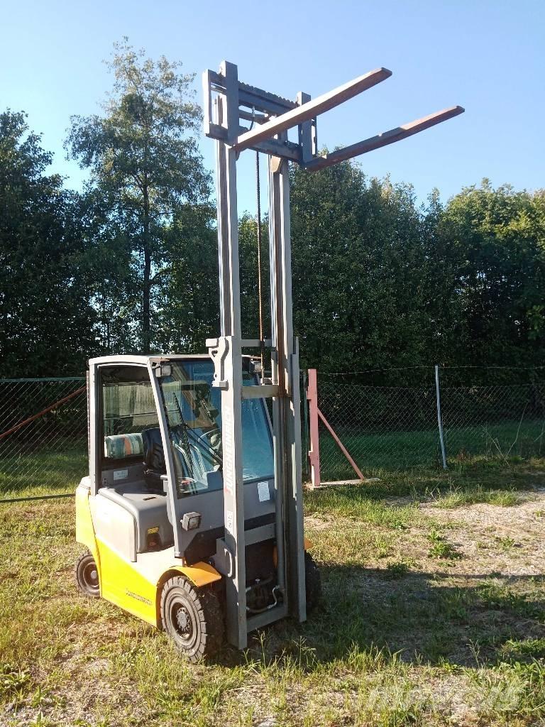 Jungheinrich TFG 320 Nestekaasutrukit