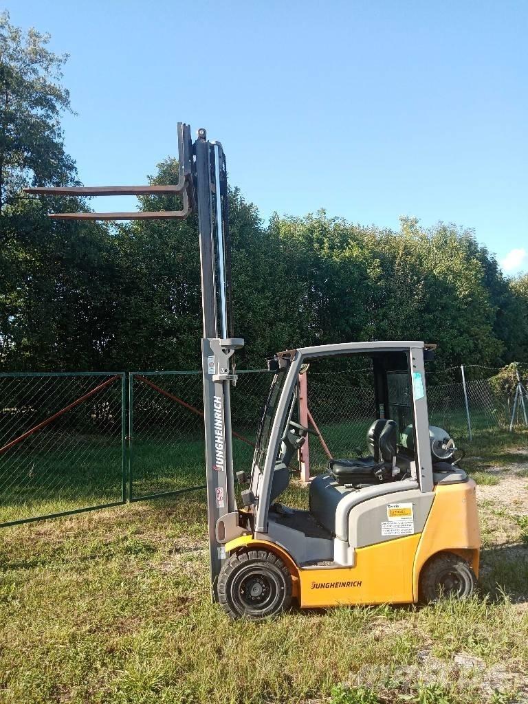 Jungheinrich TFG 320 Nestekaasutrukit