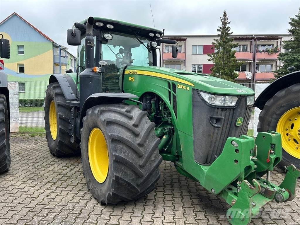John Deere 8335R Traktorit