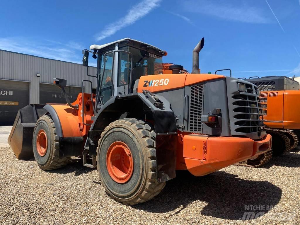 Hitachi ZW 250 Pyöräkuormaajat
