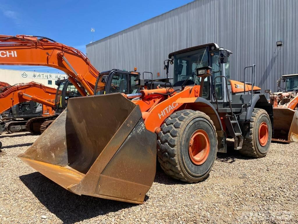 Hitachi ZW 250 Pyöräkuormaajat