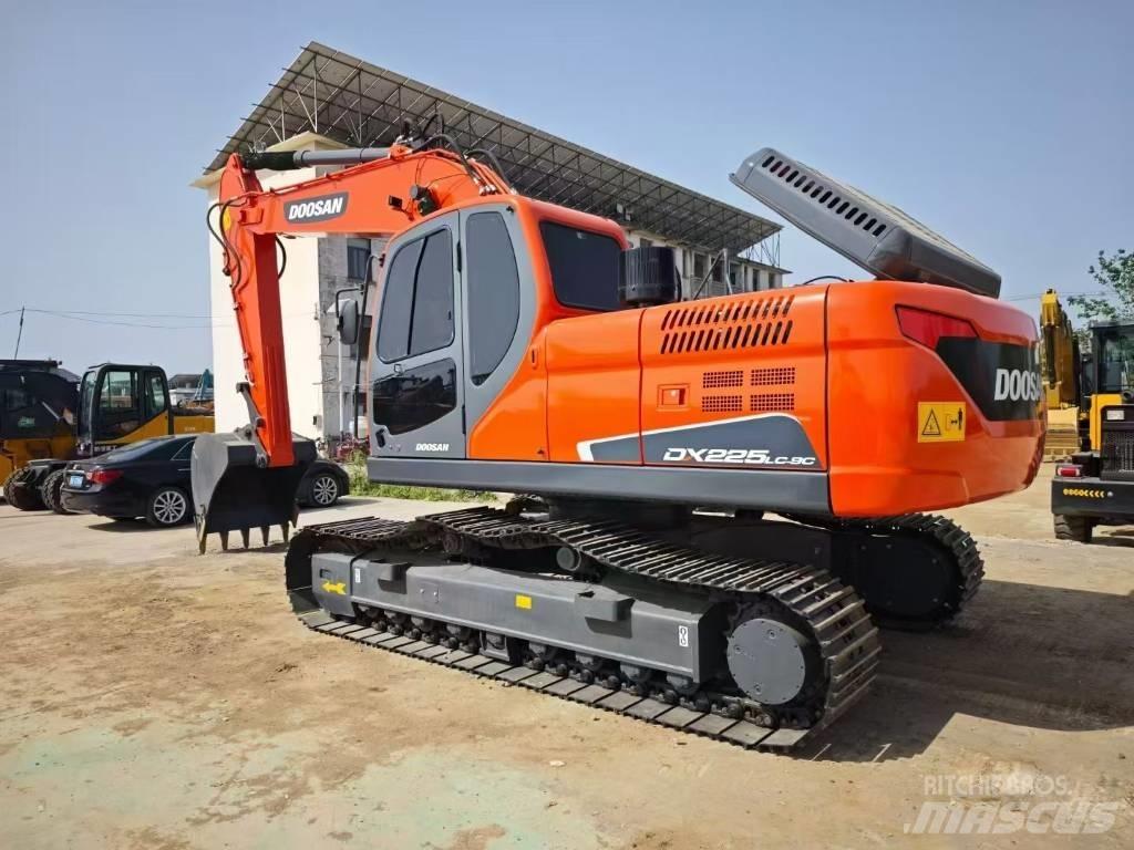 Doosan DX 225 LC Telakaivukoneet