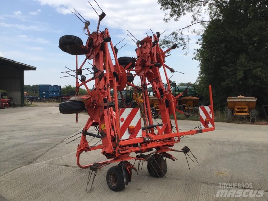 Kuhn GF 8702 Pöyhimet ja haravat