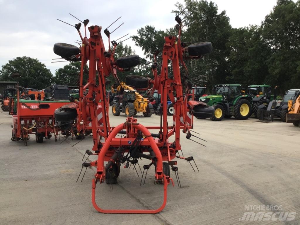 Kuhn GF 8702 Pöyhimet ja haravat