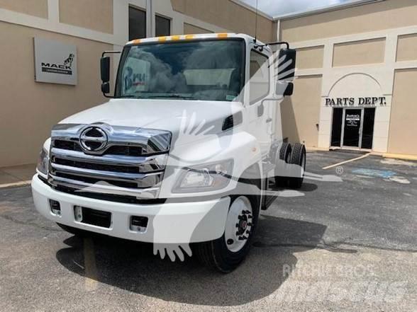 Hino L7 Sora- ja kippiautot