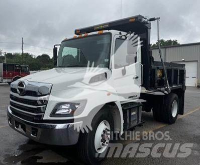 Hino L7 Sora- ja kippiautot