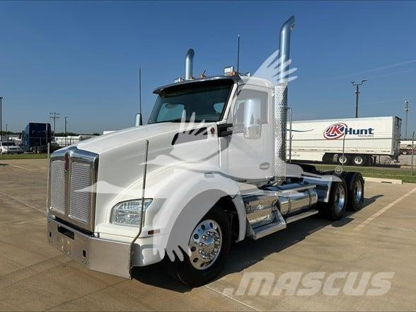 Kenworth T880 Vetopöytäautot