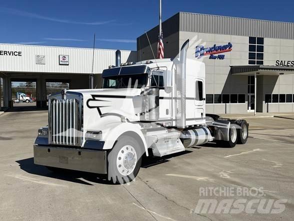 Kenworth W900 Vetopöytäautot
