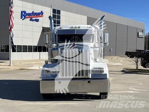 Kenworth W900 Vetopöytäautot