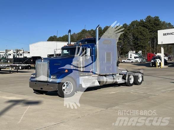Kenworth W900L Vetopöytäautot