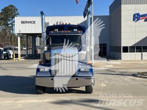 Kenworth W900L Vetopöytäautot