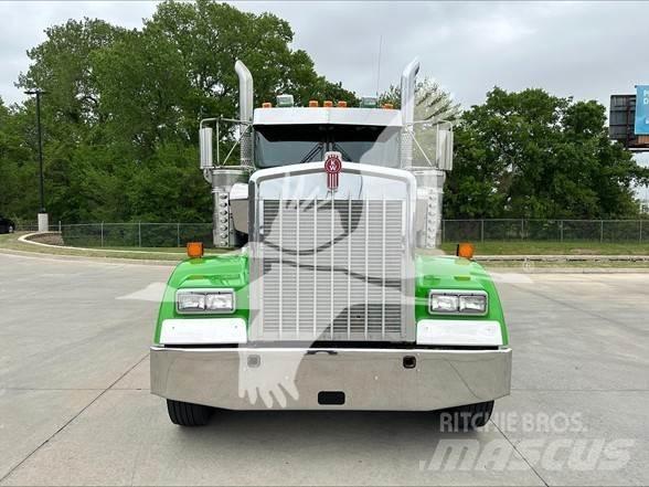 Kenworth W900L Vetopöytäautot