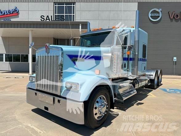 Kenworth W900L Vetopöytäautot