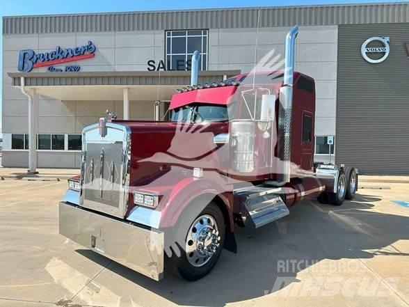Kenworth W900L Vetopöytäautot