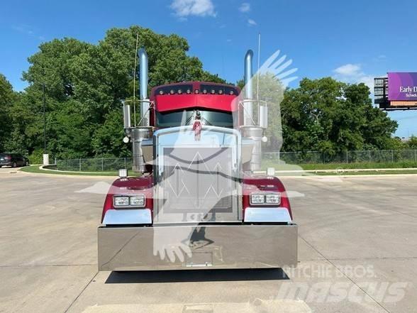 Kenworth W900L Vetopöytäautot