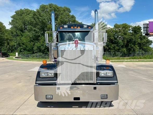 Kenworth W900L Vetopöytäautot