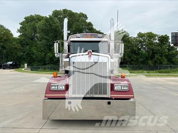 Kenworth W900L Vetopöytäautot