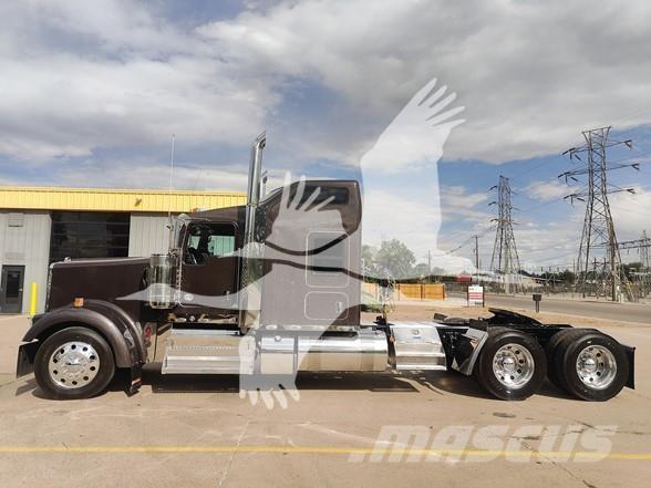 Kenworth W900L Vetopöytäautot