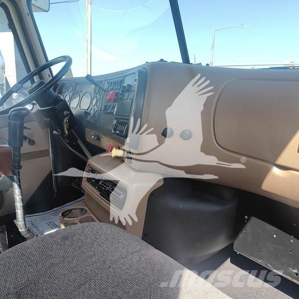 Mack CL733 Vetopöytäautot