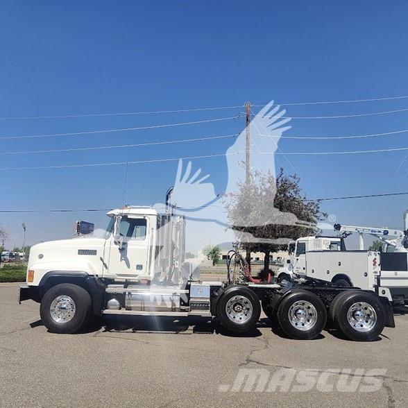 Mack CL733 Vetopöytäautot