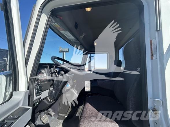Mack MD6 Sora- ja kippiautot