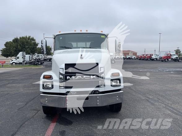 Mack MD6 Muut koneet