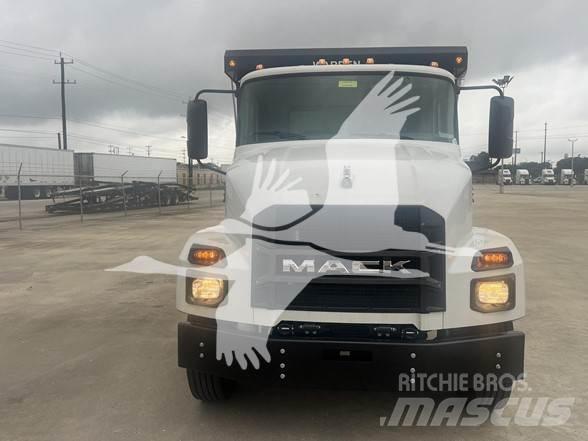 Mack MD6 Sora- ja kippiautot