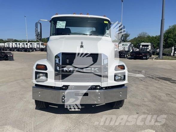 Mack MD6 Vetopöytäautot