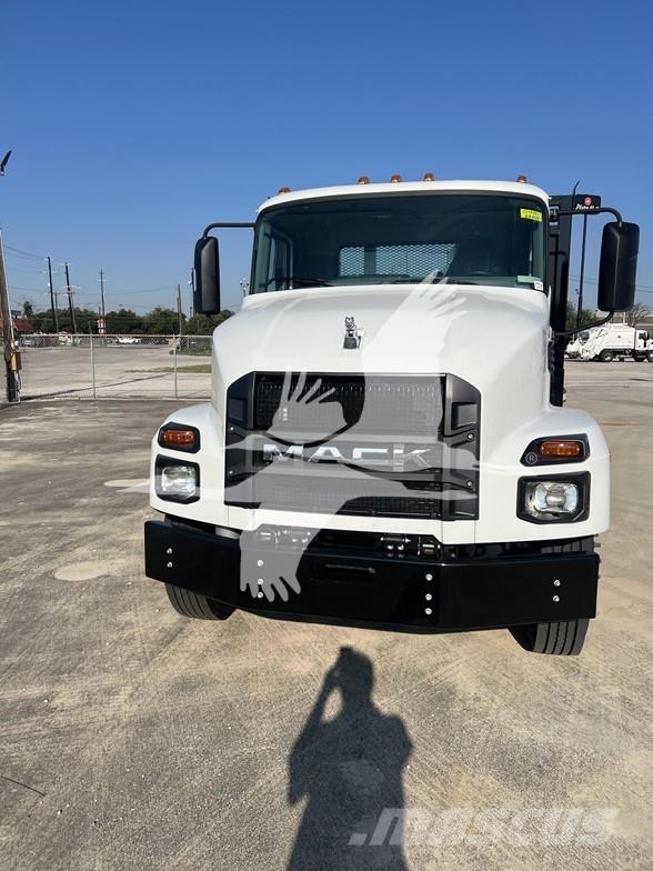 Mack MD6 Lava-kuorma-autot