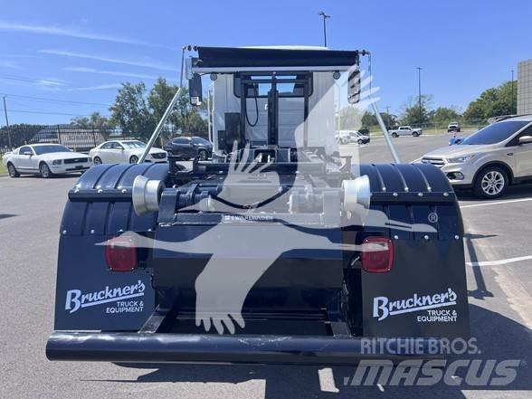 Mack MD7 Muut koneet
