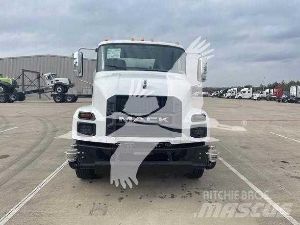 Mack MD7 Säiliöautot