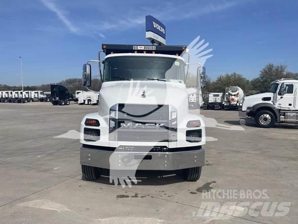 Mack MD7 Sora- ja kippiautot
