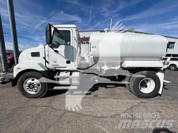 Mack MD7 Säiliöautot