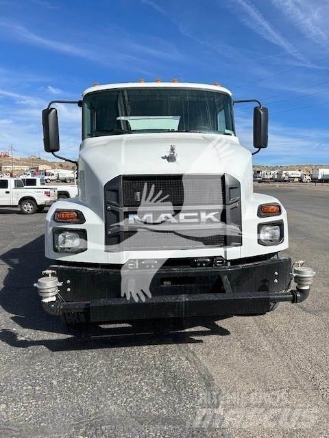 Mack MD7 Säiliöautot
